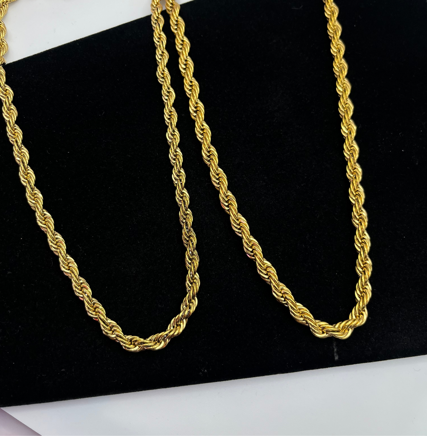 INTERTWINED ROPE CHAIN