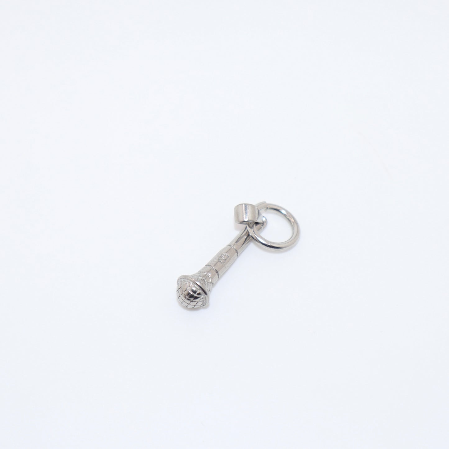ON THE MIC Charm