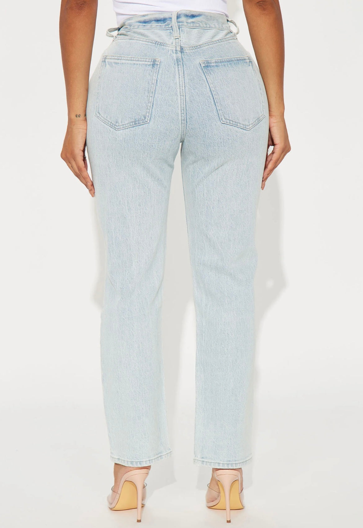 Cropped Straight Leg Jeans - Light Wash