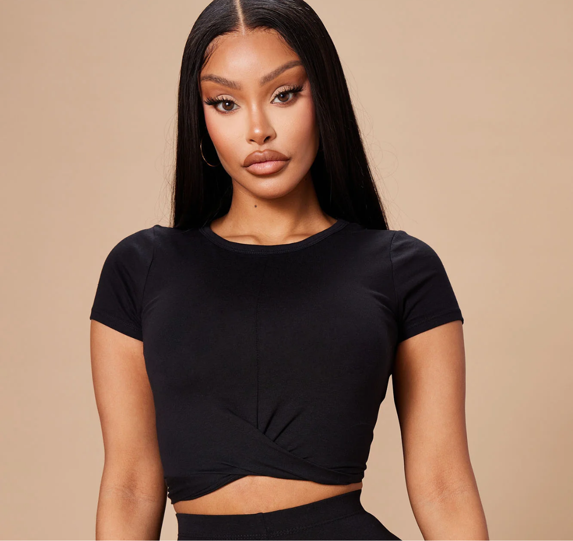 HOLLY TWISTED FRONT TEE- Black