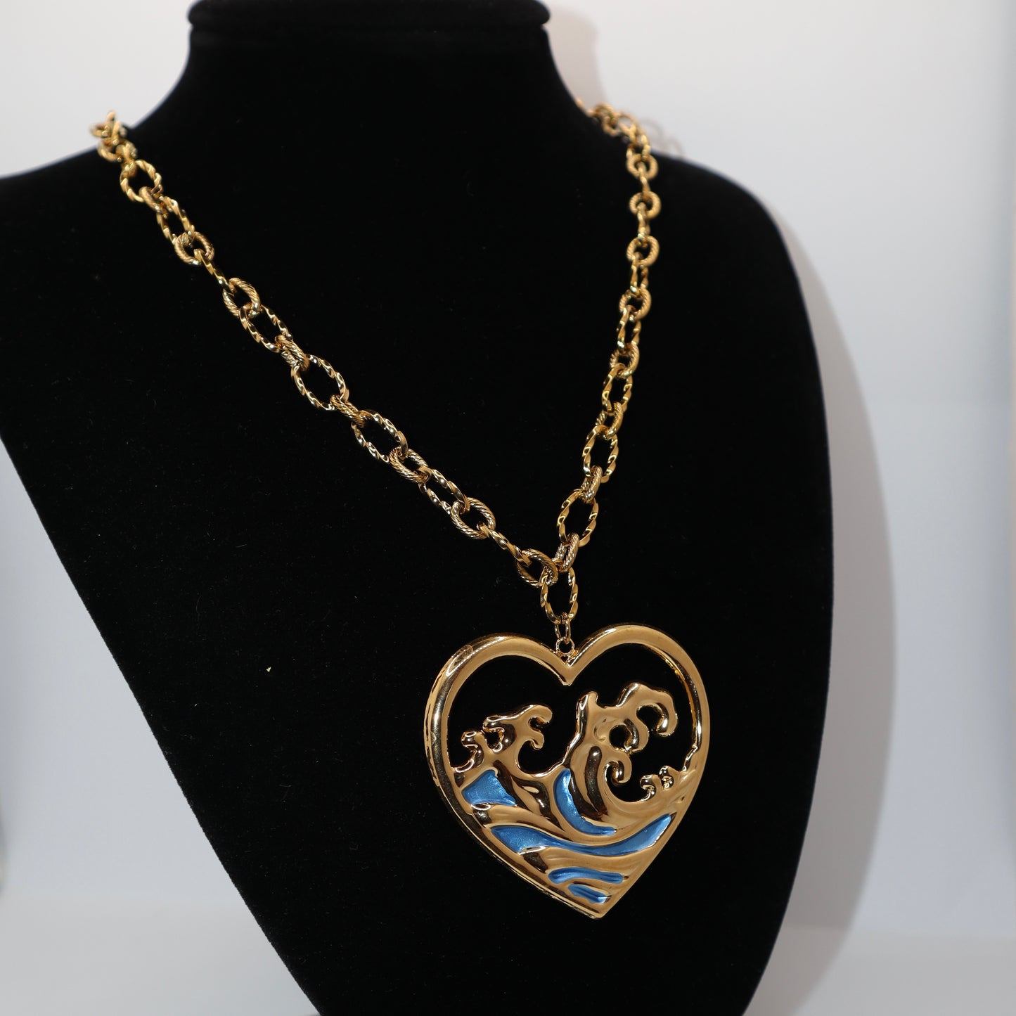 RIVIERA Heart Necklace