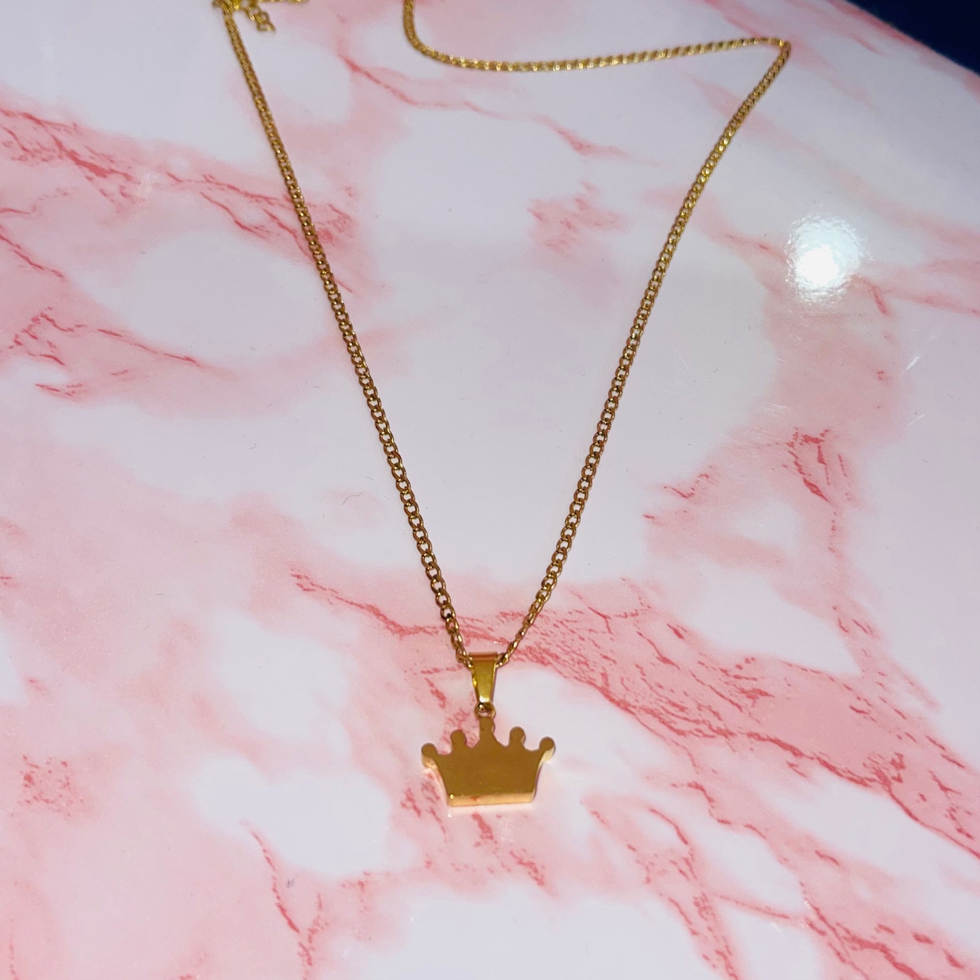 QUEEN Necklace