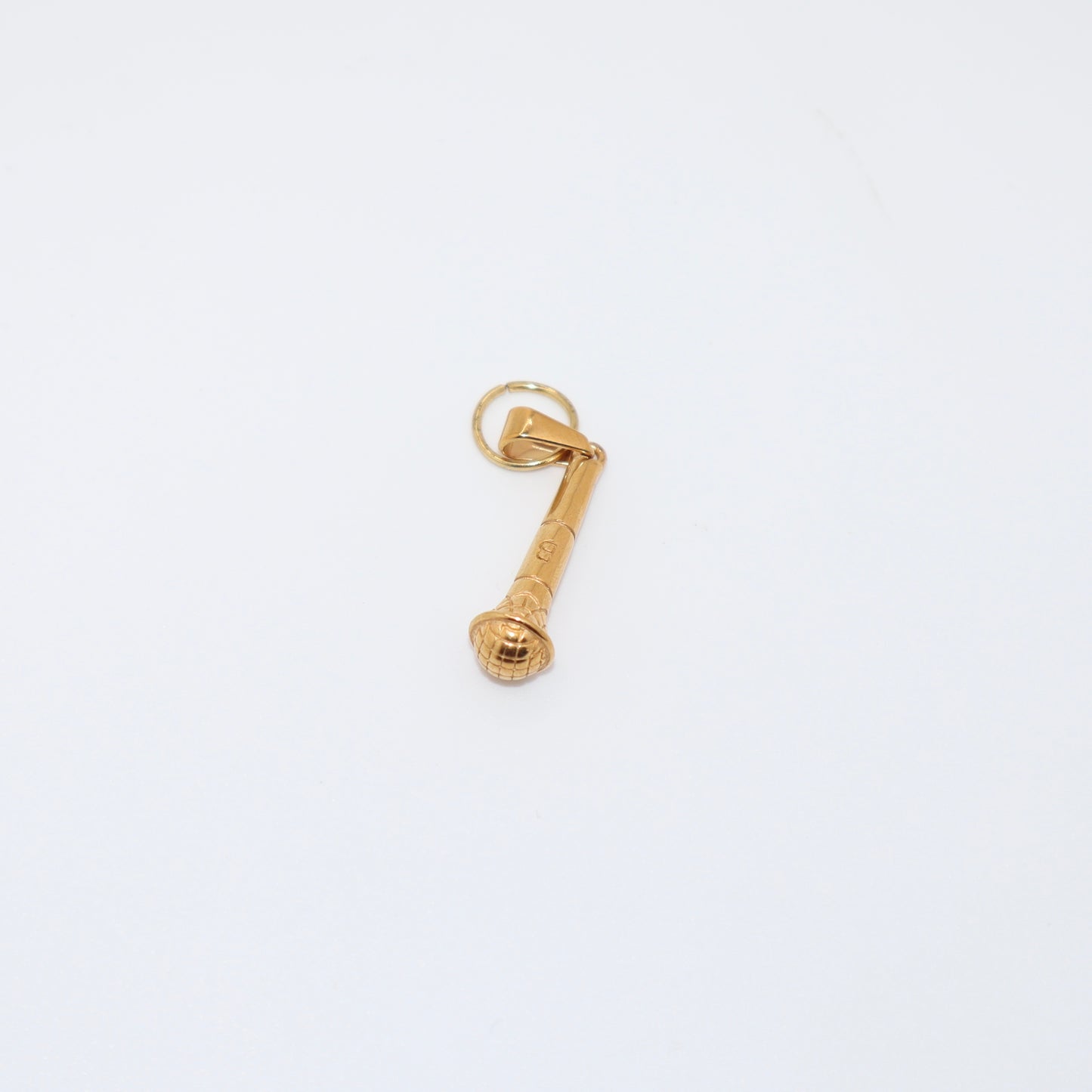 ON THE MIC Charm