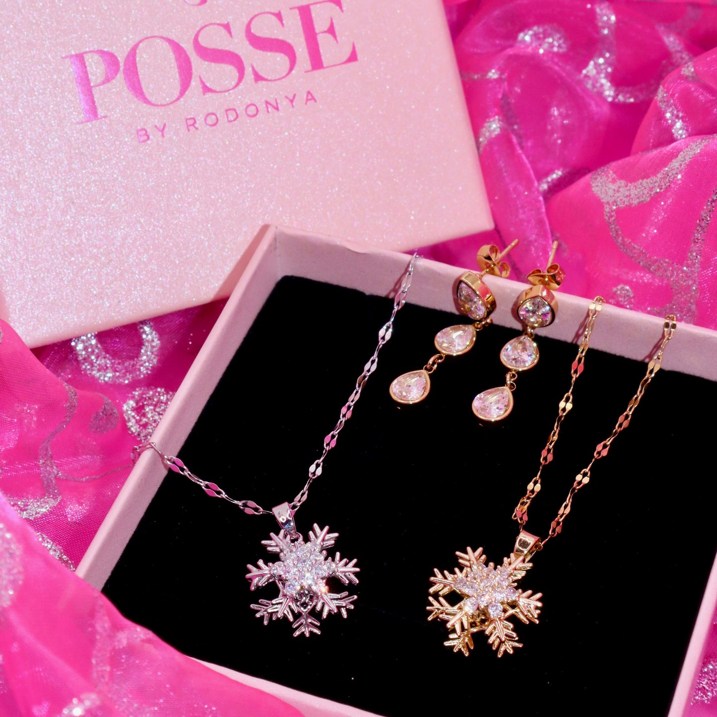 SPINNING SNOWFLAKE Necklace