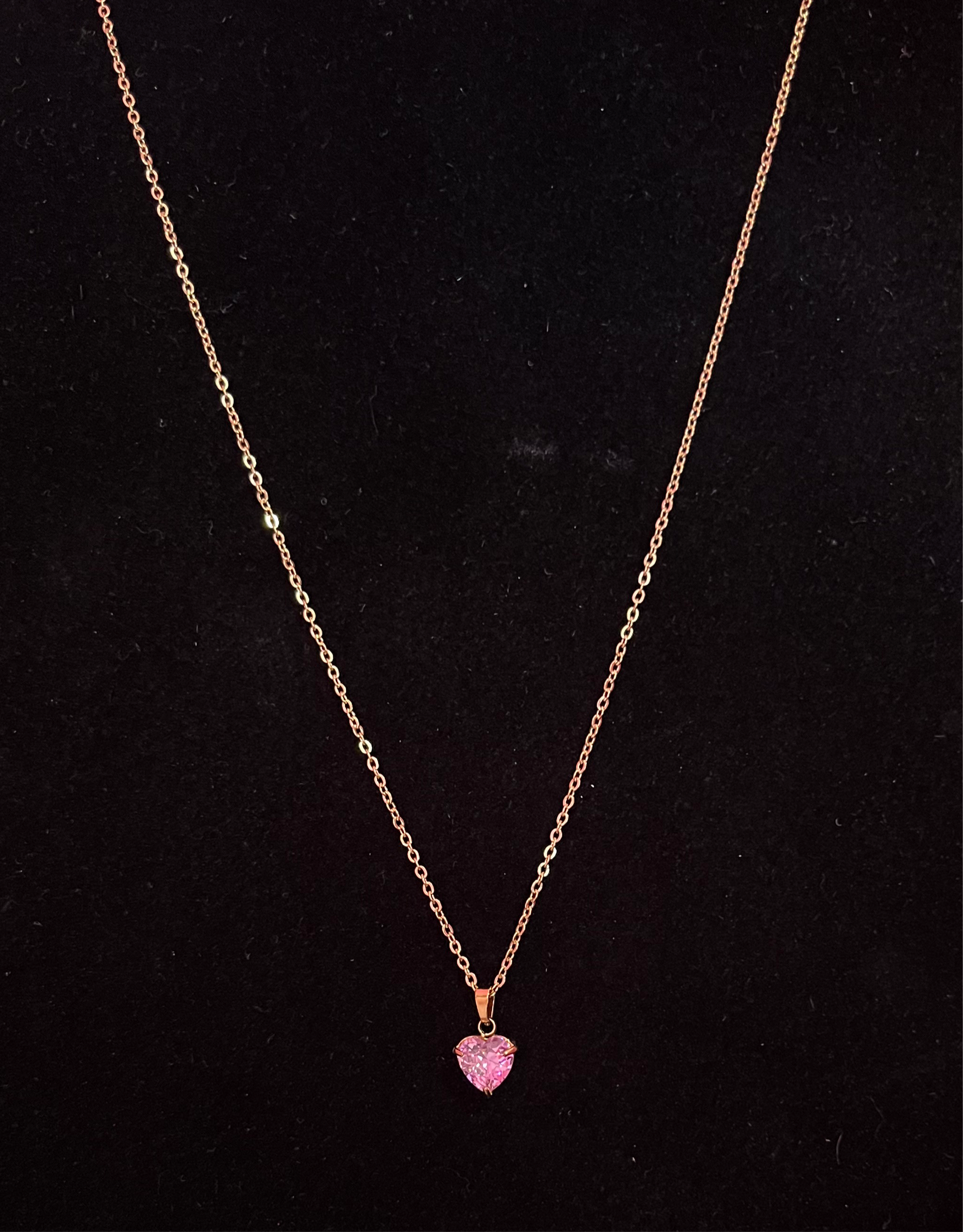 ESME HEART NECKLACE