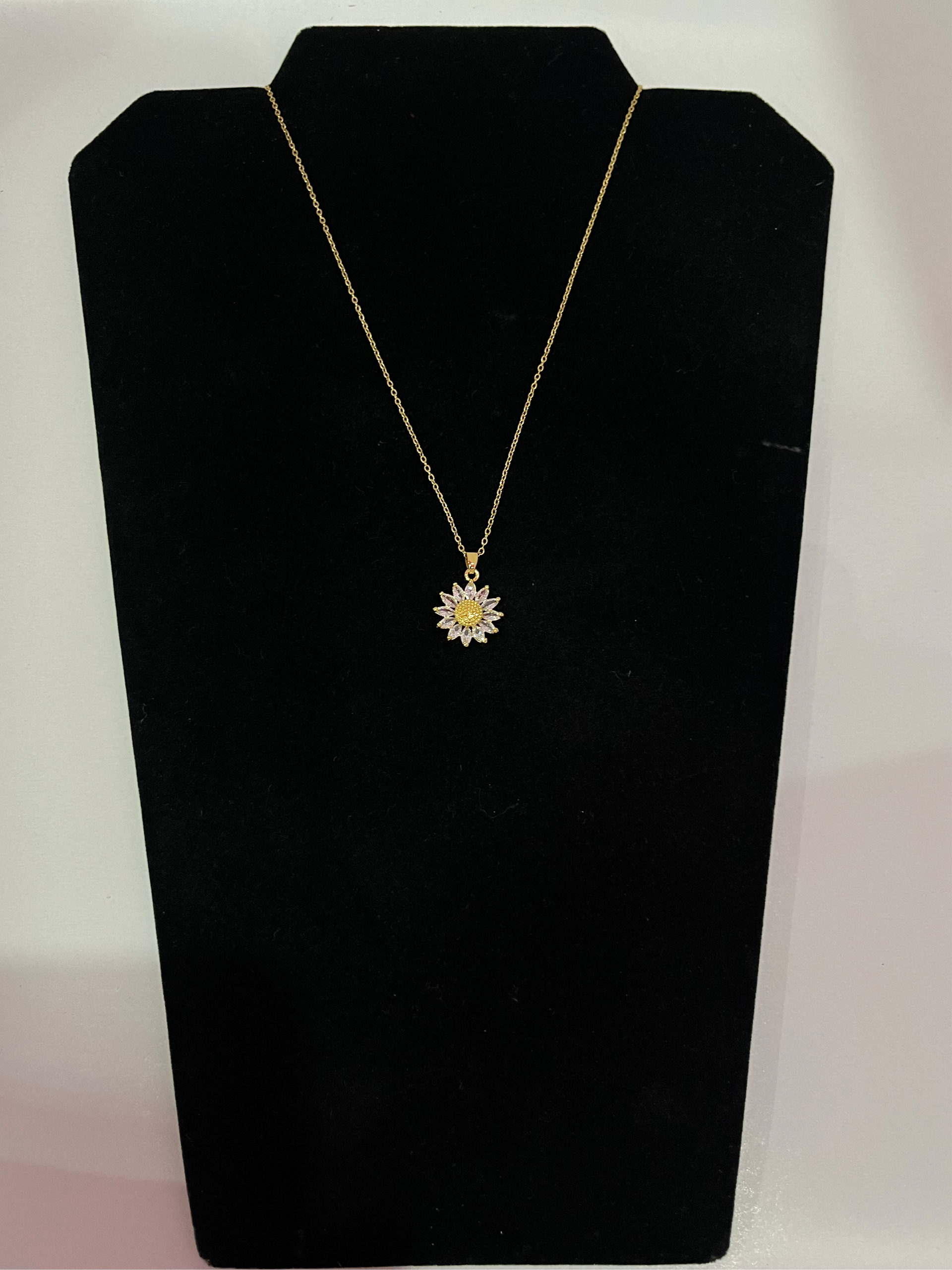 Dazzling Daisy Necklace