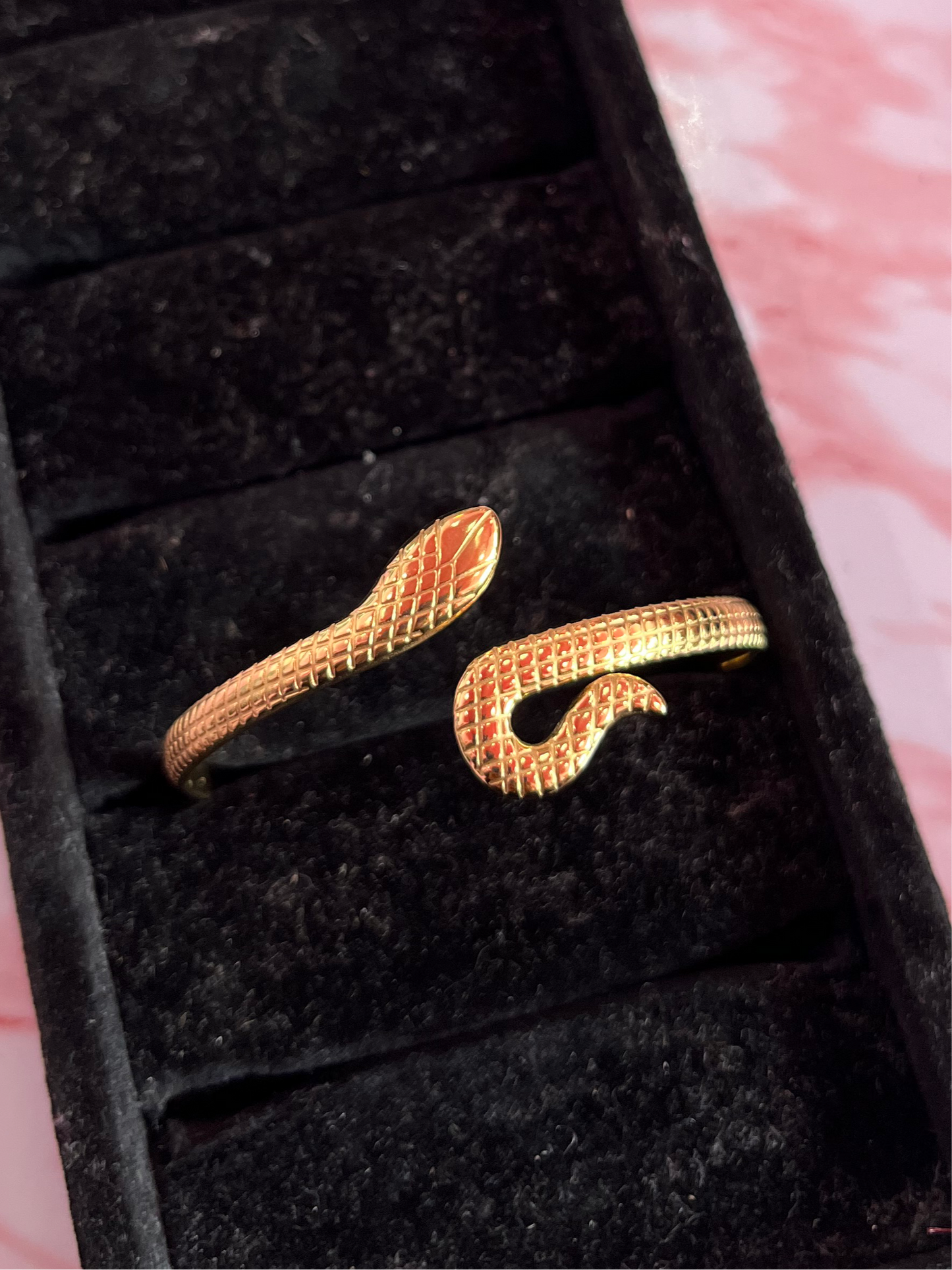 Hiss Bangle