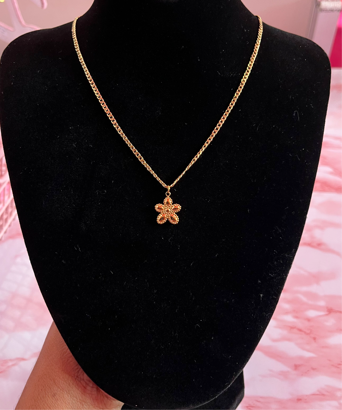 Dainty Daisy Necklace