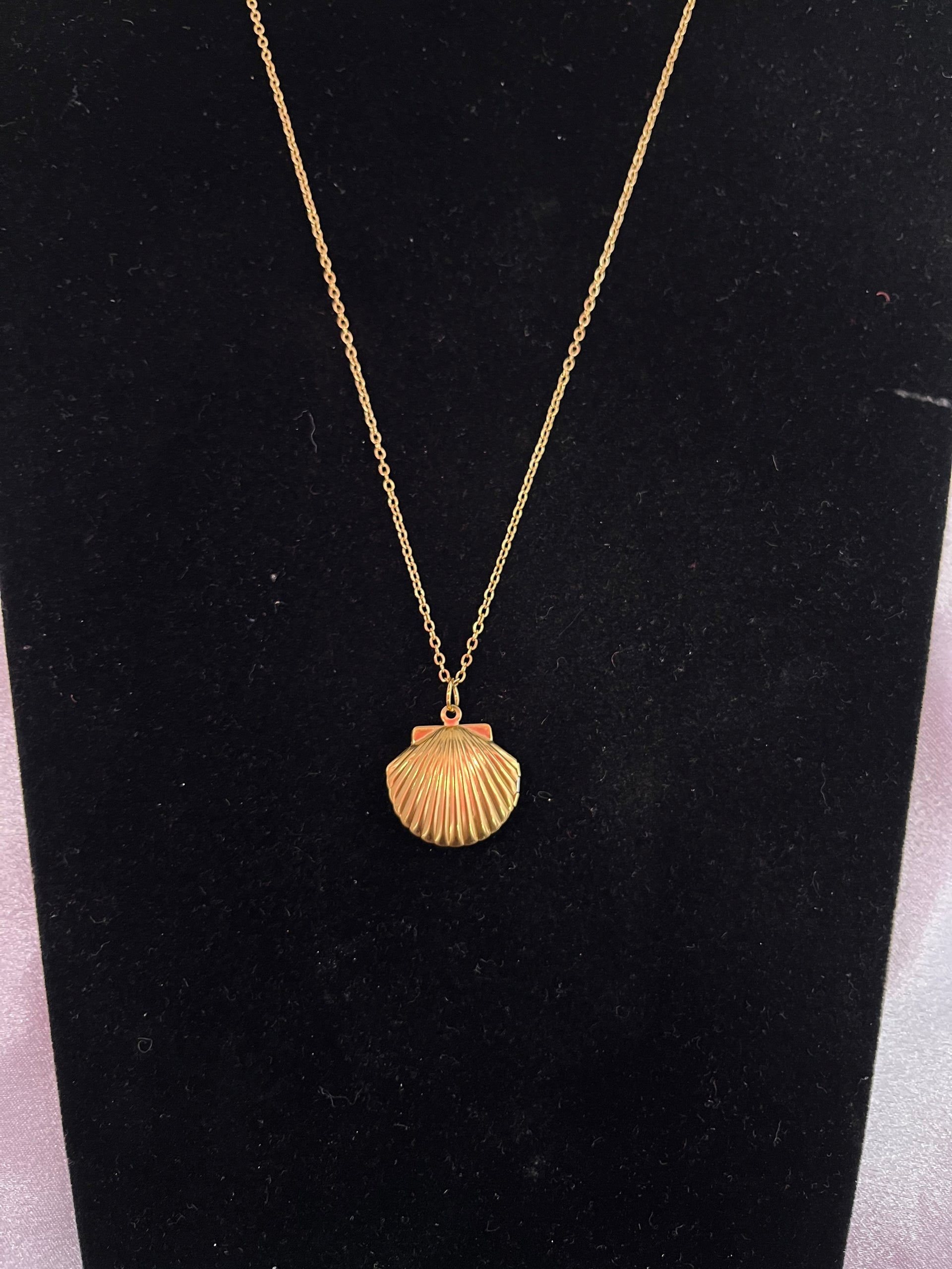 Shell Time Locket Necklace